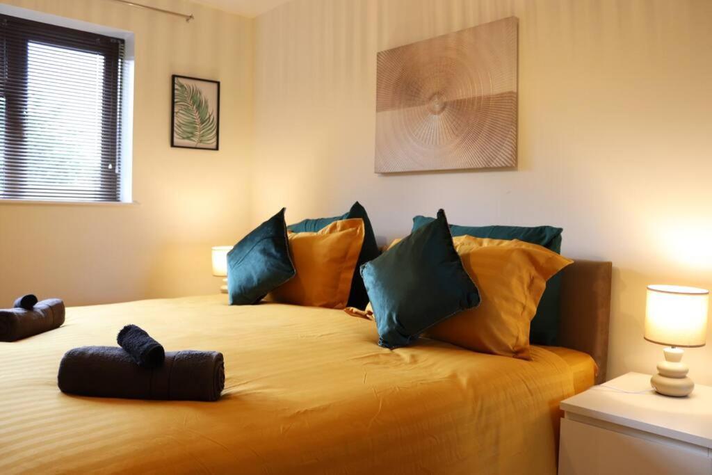 Cosy 3 Bedroom 2 Bathroom House With Parking Sheldon  외부 사진