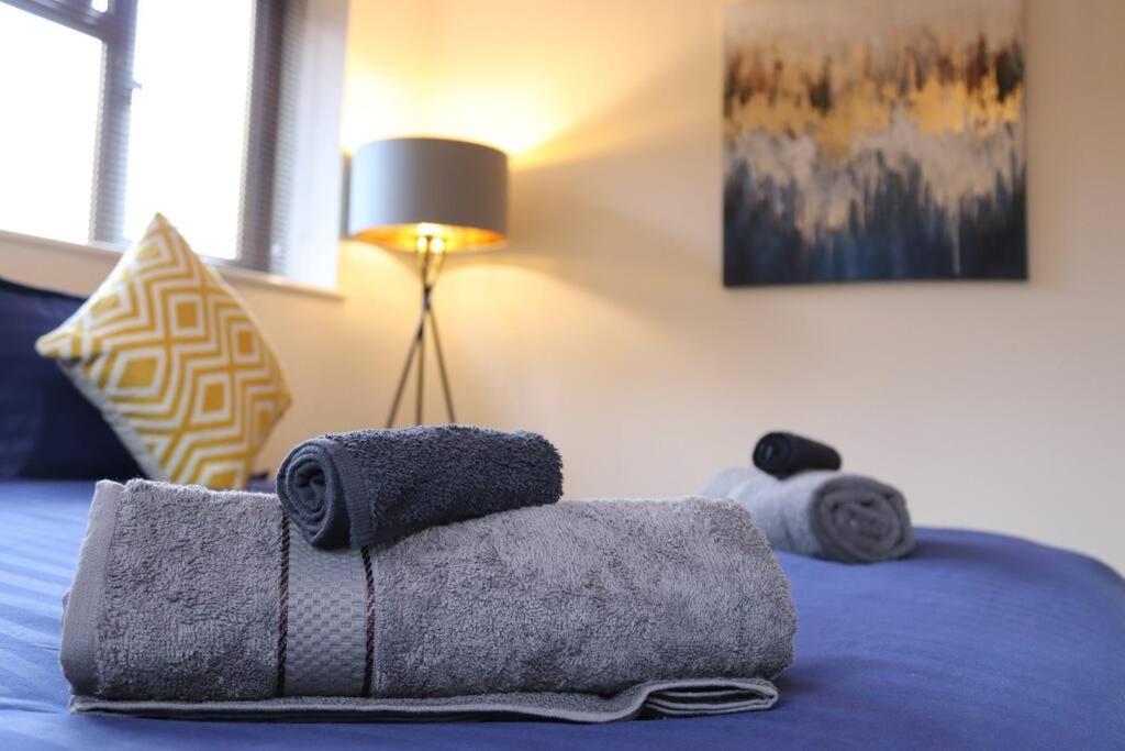 Cosy 3 Bedroom 2 Bathroom House With Parking Sheldon  외부 사진