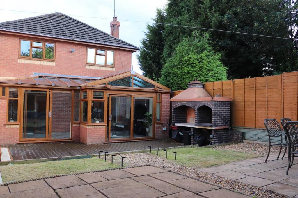 Cosy 3 Bedroom 2 Bathroom House With Parking Sheldon  외부 사진