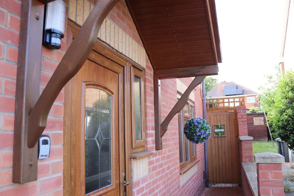 Cosy 3 Bedroom 2 Bathroom House With Parking Sheldon  외부 사진